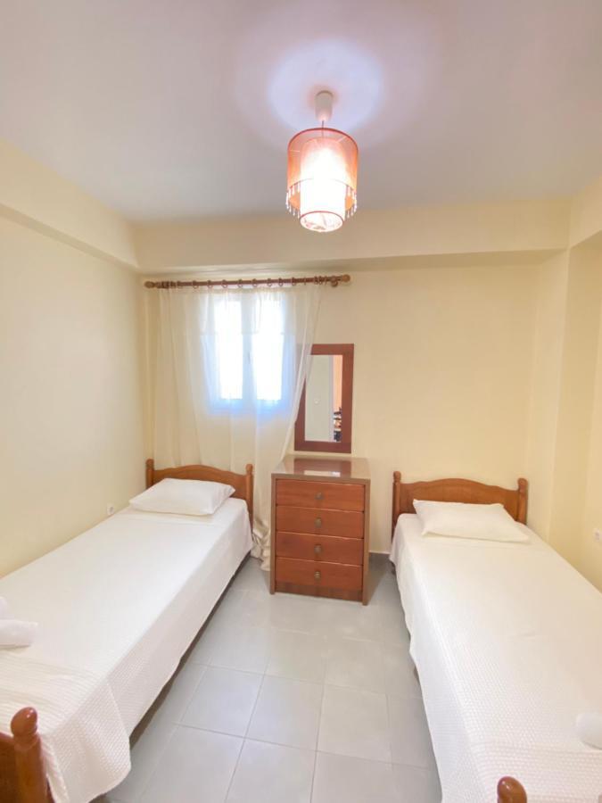 Veronika'S Apartment Himare Bagian luar foto