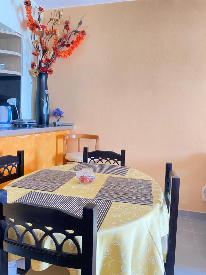 Veronika'S Apartment Himare Bagian luar foto