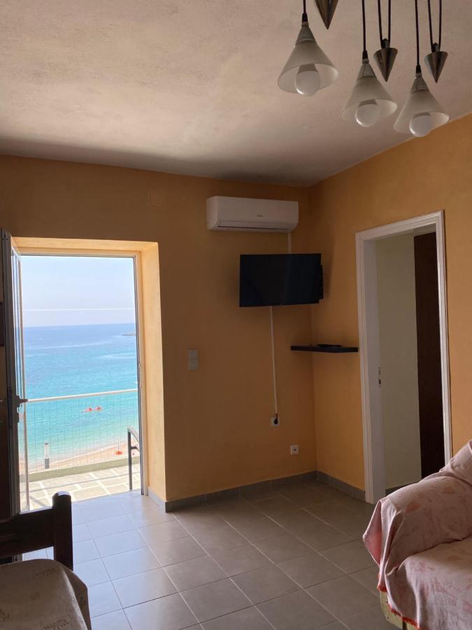 Veronika'S Apartment Himare Bagian luar foto