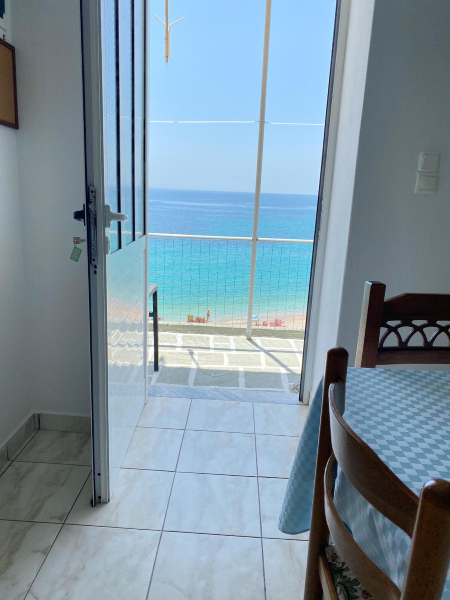 Veronika'S Apartment Himare Bagian luar foto